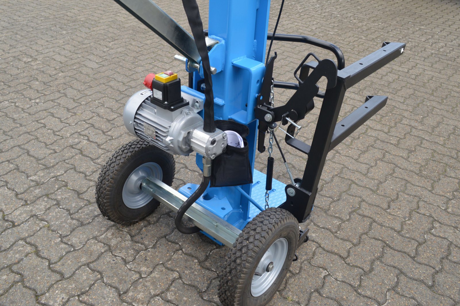 Holzspalter des Typs Thor Holzspalter FARMER 13t | 400V Elektro 5PS, Neumaschine in Celle (Bild 2)